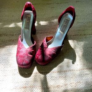 Vintage platform pumps